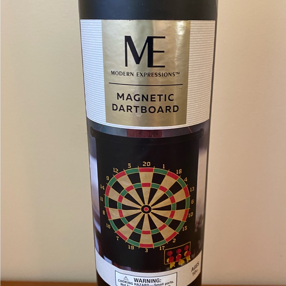 ☘️NWT! Dart Board Modern Expressions Magnetic Hanging 2 Sided Bullseye 6 Darts